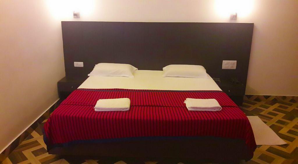 Aditya Palace Hotel Rajahmundry Bagian luar foto