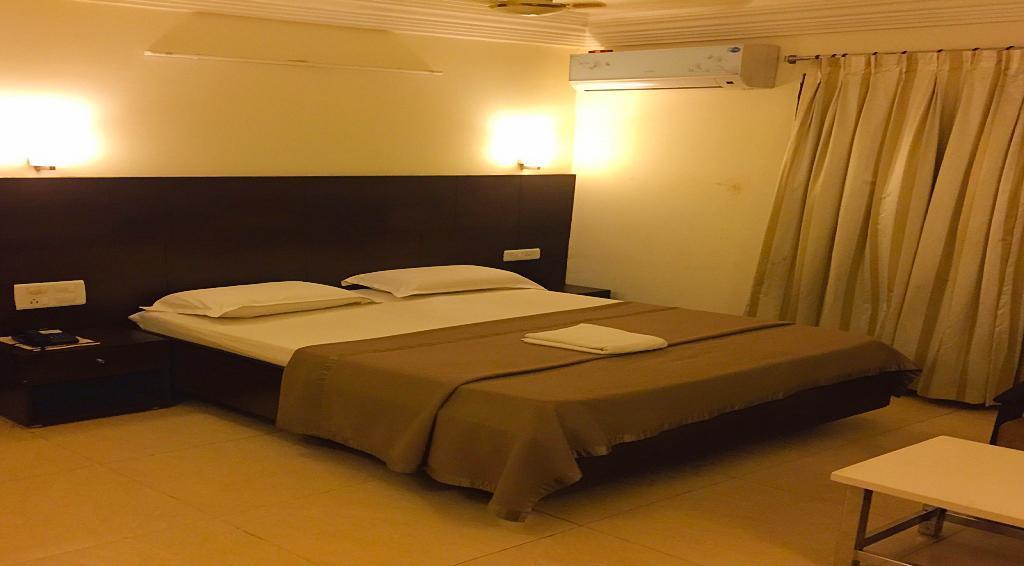 Aditya Palace Hotel Rajahmundry Bagian luar foto