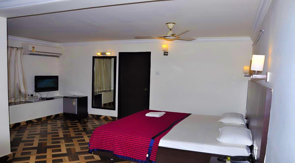 Aditya Palace Hotel Rajahmundry Bagian luar foto