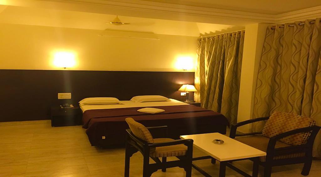 Aditya Palace Hotel Rajahmundry Bagian luar foto