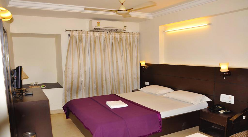 Aditya Palace Hotel Rajahmundry Bagian luar foto