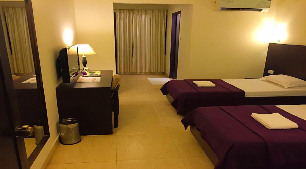Aditya Palace Hotel Rajahmundry Bagian luar foto